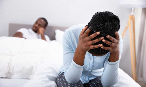 తన భార్య గర్భవతి కాలేదని...పక్కింటి వ్యక్తిపై కేసు..