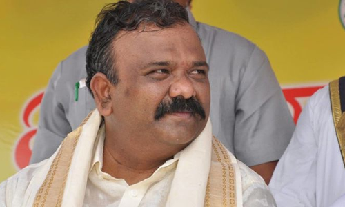 మాజీ ఎమ్మెల్యే యరపతినేని శ్రీనివాసరావుపై కేసు నమోదు