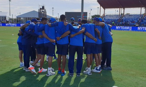 మరో రెండు వికెట్లు కోల్పోయిన  విండీస్