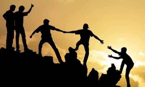 ఒంటరిలోనూ, ఓటమిలోను స్నేహం తోడై నడుస్తుంది