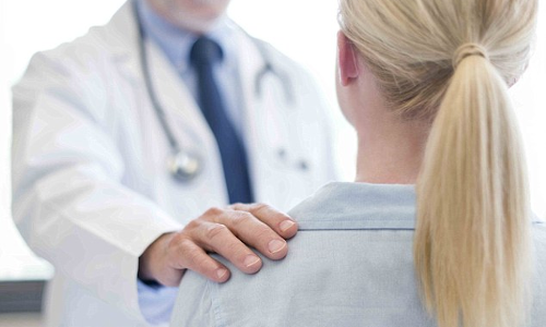 డాక్టర్ కం నకిలీ పోలిస్ ... ఒంటరి యువతులే అతని టార్గెట్ డాక్టర్ కం నకిలీ పోలిస్ ... ఒంటరి యువతులే అతని టార్గెట్