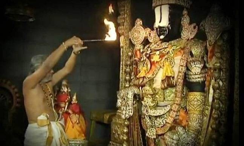 శ్రీనివాసుడికి పచ్చ కర్పూరం ఎందుకు పెడతారు?