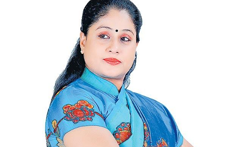 తెలంగాణ కాంగ్రెస్‌లో రాములమ్మ కామెంట్ల కాక..రాములమ్మ స్వరం ఎందుకు మారింది?