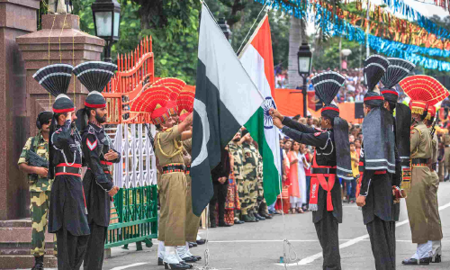 మీ స్వీట్లు మాకొద్దు.. పాక్ తలబిరుసు!