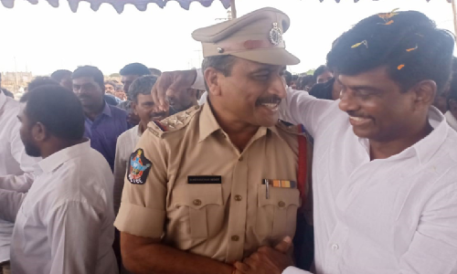 అందర్నీ ఆకర్షించిన ఎంపీ గోరంట్ల మాధవ్ స్నేహగీతం!