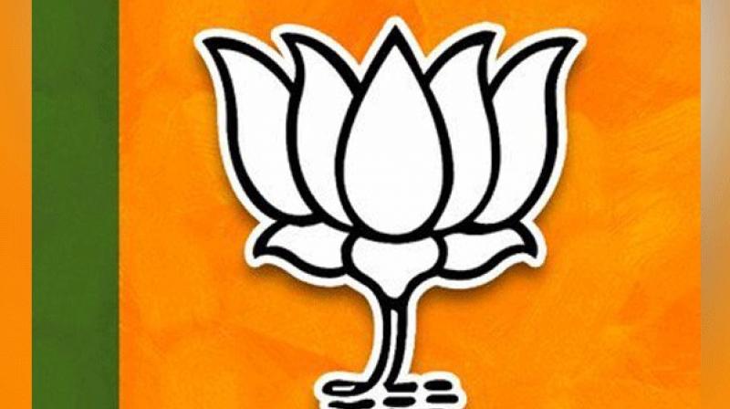 బీజేపిలోకి పది మంది ఎమ్మెల్యేలు జంప్ బీజేపిలోకి పది మంది ఎమ్మెల్యేలు జంప్