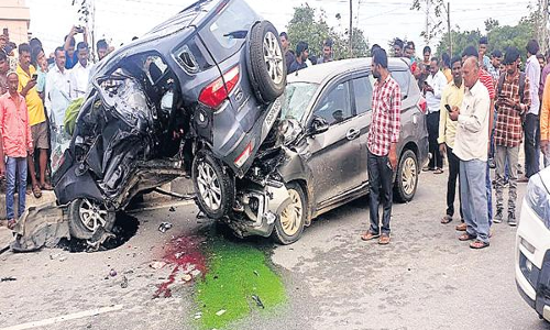 పెళ్లి రోజే ఆ కుటుంబంలో విషాదం పెళ్లి రోజే ఆ కుటుంబంలో విషాదం