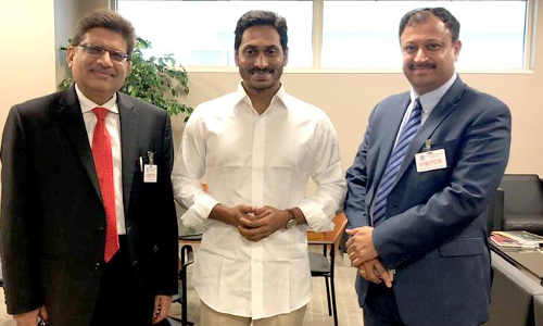 సీఎం జగన్కు అమెరికాలో ఘన స్వాగతం సీఎం జగన్కు అమెరికాలో ఘన స్వాగతం