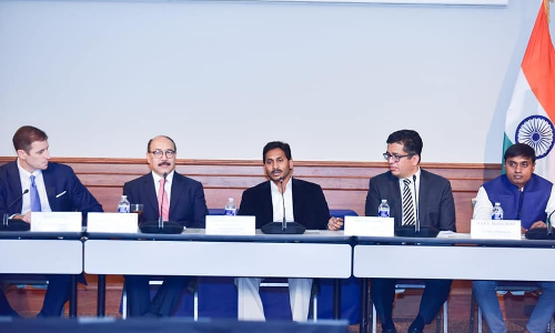 ఔషదాల తయారీ సంస్థ గిలీడ్‌ సంస్థ ప్రతినిధులతో సీఎం జగన్‌ భేటి