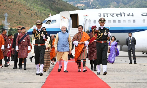 భూటన్ చేరుకున్న ప్రధాని మోడీ..రెండు దేశాల మధ్య పది ఒప్పందాలపై సంతకాలు భూటన్ చేరుకున్న ప్రధాని మోడీ..రెండు దేశాల మధ్య పది ఒప్పందాలపై సంతకాలు