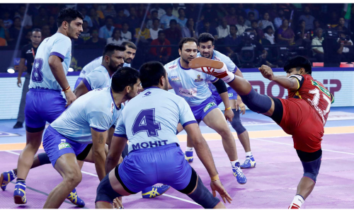 ప్రో కబడ్డీ : తలైవాస్ కు బుల్స్ షాక్