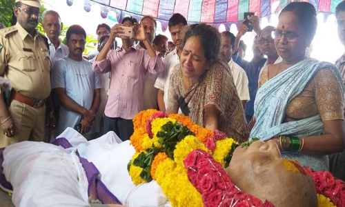 వైసీపీ ఎమ్మెల్యే విశ్వరాయ కళావతి ఇంట విషాదం