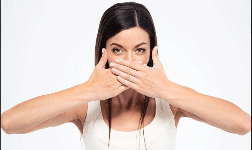 నోటి దుర్వాసన రాకుండా ఉండాలంటే ఇలా చేయాలి..