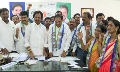 వైసీపీలో చేరిన టీడీపీ నేత