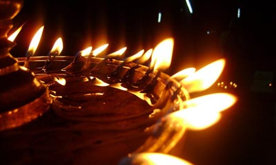 దీపారాధనలో తెలియకుండా చేసే పొరపాట్లివే