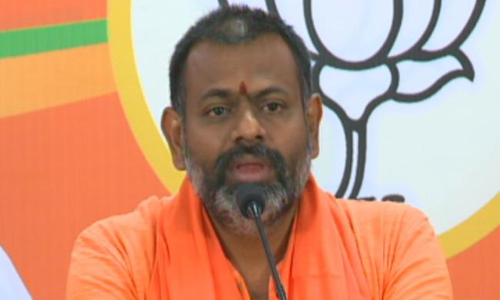 తెలంగాణ యోగి కనిపించడం లేదెందుకు?