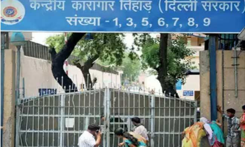 ఖైదీ కడుపులో నుంచి ఫోన్‌ రింగ్‌.. పోలీసులు షాక్..