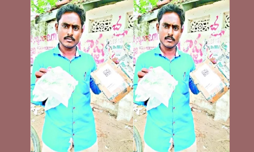 ఆన్లైన్ లో ఐదు వెయిలు పెట్టి ఆర్డర్ చేస్తే ఖాళీ బాక్స్ పంపించారు ... ఆన్లైన్ లో ఐదు వెయిలు పెట్టి ఆర్డర్ చేస్తే ఖాళీ బాక్స్ పంపించారు ...