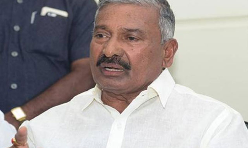 సచివాలయ ఉద్యోగాల విషయంలో మోసపోవద్దు : మంత్రి పెద్దిరెడ్డి