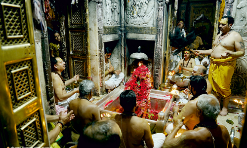 గుడిలో హారతి ఎందుకిస్తారో తెలుసా?