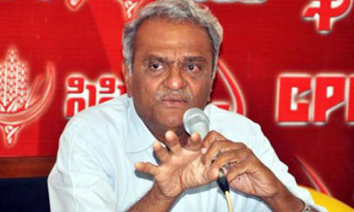ట్రంప్ నివాసం దగ్గర సీపీఐ నారాయణ నిరసన
