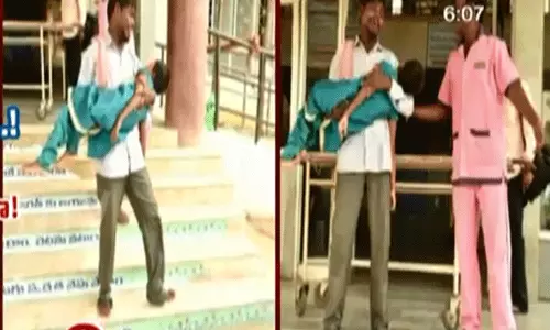 హృదయ విదారక ఘటన.. కూతురు శవాన్ని చేతులపై మోసుకెళ్లిన తండ్రి