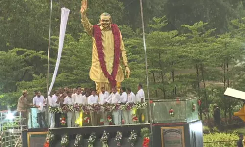 ఎట్టకేలకు విజయవాడలో వైఎస్సార్‌ విగ్రహం పున:ప్రతిష్ట