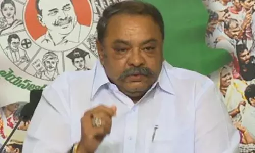 ఎమ్మెల్సీ  గంగుల ప్రభాకర్ రెడ్డి కాన్వాయ్ వాహనం బోల్తా.. ముగ్గురు