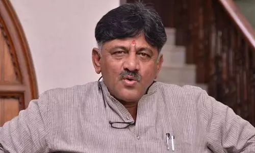 కర్ణాటక మాజీ మంత్రి డీకే శివకుమార్ అరెస్ట్