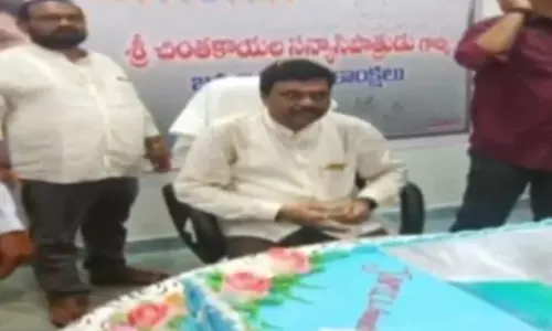 టీడీపీకి అయ్యన్నపాత్రుడు తమ్ముడు ఝలక్..