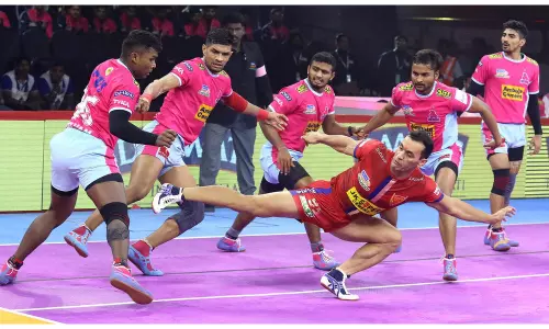 Pro Kabaddi league: ఢిల్లీ, బెంగుళూరు జట్టుల ఆఖరు నిమిషం గెలుపు