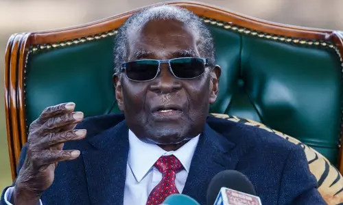 జింబాబ్వే మాజీ అధ్యక్షుడు రాబర్ట్ ముగాబే కన్నుమూత జింబాబ్వే మాజీ అధ్యక్షుడు రాబర్ట్ ముగాబే కన్నుమూత