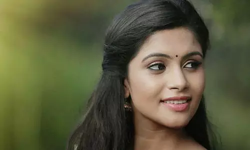 సీఎంకే సవాల్ విసిరిన సినీ నటి.. సీఎంకే సవాల్ విసిరిన సినీ నటి..