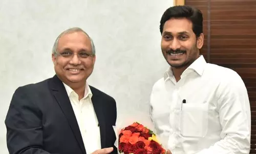 సీఎం జగన్‌తో సీఐఐ డైరెక్టర్‌ జనరల్‌ భేటీ