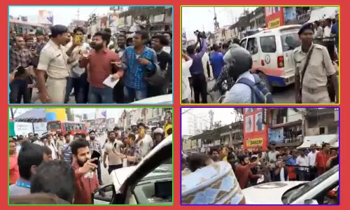 మీకో న్యాయం మాకో న్యాయమా : పోలీసు వాహనాన్ని అడ్డుకున్న ప్రజలు మీకో న్యాయం మాకో న్యాయమా : పోలీసు వాహనాన్ని అడ్డుకున్న ప్రజలు