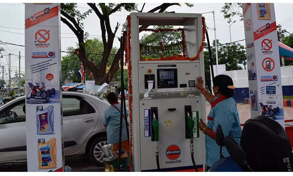 Today Petrol Price: స్థిరంగా పెట్రోల్, డీజిల్ ధరలు