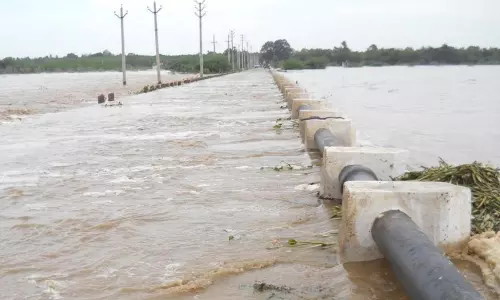 వానలు లేవు.. వరదలు ముంచుతున్నాయి!