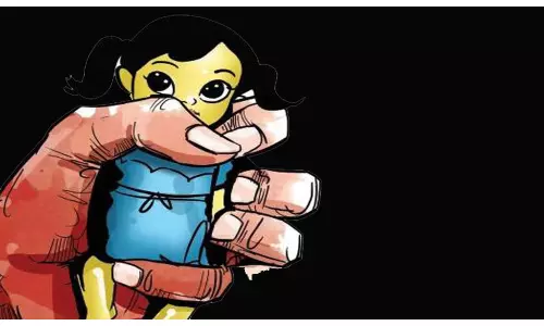 ఆడ బిడ్డ అని పసికందును వడ్ల గింజలతో చంపేశాడు! ఆడ బిడ్డ అని పసికందును వడ్ల గింజలతో చంపేశాడు!