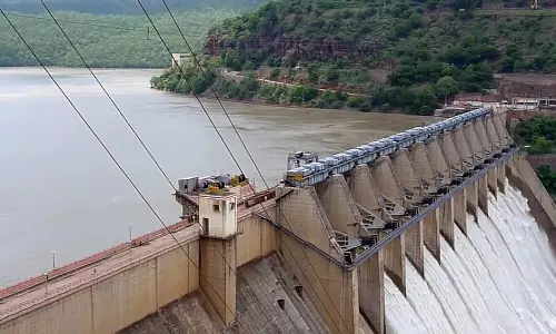 శ్రీశైలం ఇన్‌చార్జి ఎస్‌ఈ తొలగింపు