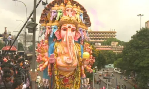 ఎన్టీఅర్ మార్గ్ చేరుకున్న ఖైరతాబాద్ గణేశుడు