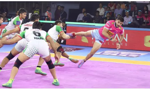 Pro Kabaddi league: గెలుపు బాటలో పట్నా పైరేట్స్ !