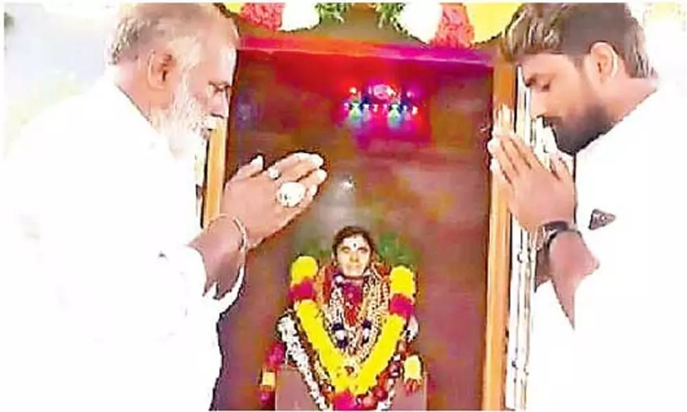 భార్యకు గుడి కట్టిన భర్త ... భార్యకు గుడి కట్టిన భర్త ...