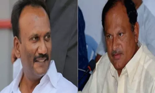 ఎన్నిక విషయంలో కరణం బలరామ్‌కు హైకోర్టు నోటీసులు