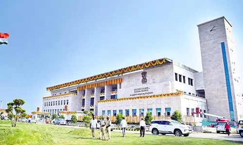 ముగ్గురు టీడీపీ ఎమ్మెల్యేలకు హైకోర్టు నోటీసులు..