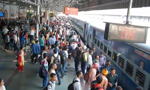 రైల్వేస్టేషన్లను, రైళ్లను లక్ష్యంగా ముష్కరులు దాడులు చేయవచ్చు.. ఇంటెజెన్స్ హెచ్చరిక రైల్వేస్టేషన్లను, రైళ్లను లక్ష్యంగా ముష్కరులు దాడులు చేయవచ్చు.. ఇంటెజెన్స్ హెచ్చరిక