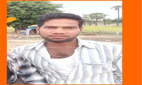 హైదరాబాద్లో దారుణం... చేతబడి చేశాడనే అనుమానంతో యువకుడి సజీవదహనం హైదరాబాద్లో దారుణం... చేతబడి చేశాడనే అనుమానంతో యువకుడి సజీవదహనం