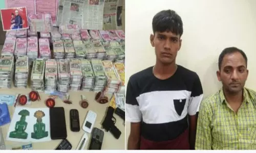 దొంగ నోట్లు ముఠా గుట్టు రట్టు... రూ.4.7 కోట్ల నకిలీ కరెన్సీ నోట్లు స్వాధీనం! దొంగ నోట్లు ముఠా గుట్టు రట్టు... రూ.4.7 కోట్ల నకిలీ కరెన్సీ నోట్లు స్వాధీనం!