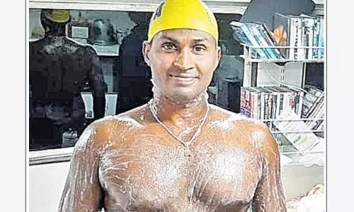 అరుదైన ఘనత సాధించిన ఏపీ స్విమ్మర్‌ తులసీ చైతన్య