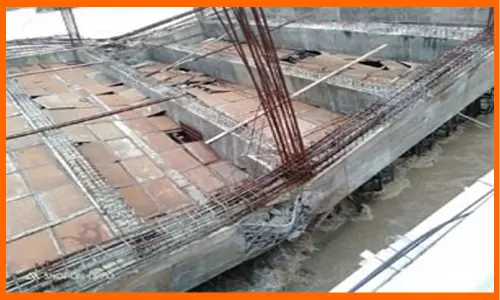 వేములవాడలో ప్రమాదం... మూలవాగుపై కూలిన బ్రిడ్జి వేములవాడలో ప్రమాదం... మూలవాగుపై కూలిన బ్రిడ్జి