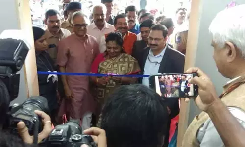 రక్తదానం చేసి ఆపదలో ఉన్నవారిని ఆదుకోవాలి : గవర్నర్ తమిళిసై